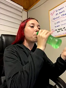 Snapshot of Karen18_boobs chatting on October 17, 2025, 1:31 am Karen18 boobs online show from October 17, 2025, 1:31 am