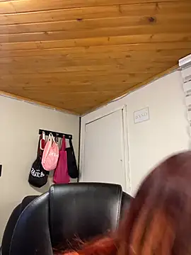 Snapshot of Karen18_boobs chatting on February 27, 2026, 3:39 am Karen18 boobs online show from February 27, 2026, 3:39 am