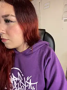 Snapshot of Karen18_boobs chatting on March 4, 2026, 4:51 am Karen18 boobs online show from March 4, 2026, 4:51 am