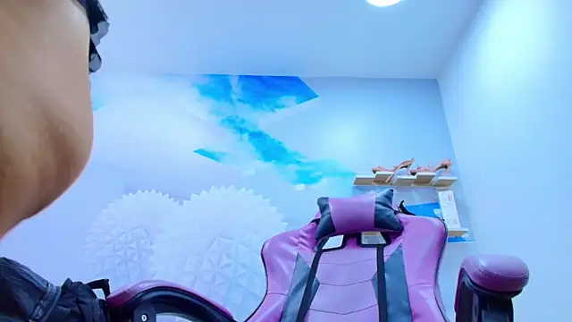 Snapshot of ESMERALDA-BLUE chatting on September 13, 2025, 9:03 pm ESMERALDA-BLUE online show from September 13, 2025, 9:03 pm