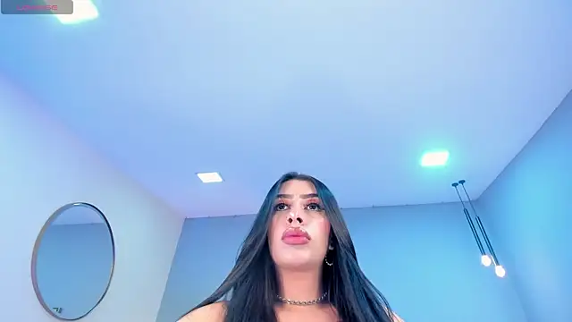 LeahLombardi  online show from December 4, 2025, 4:00 am