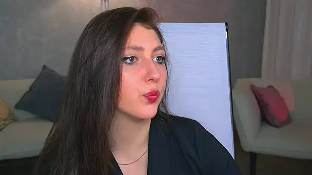 Snapshot of Mary_Miiller chatting on October 17, 2025, 12:30 pm Mary Miiller online show from October 17, 2025, 12:30 pm