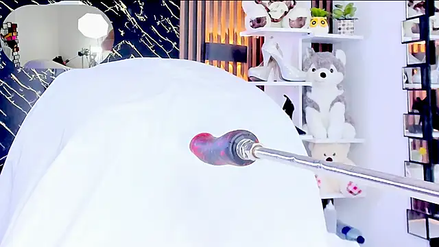 Snapshot of emma_liz2 chatting on October 15, 2025, 11:43 am emma liz2 online show from October 15, 2025, 11:43 am