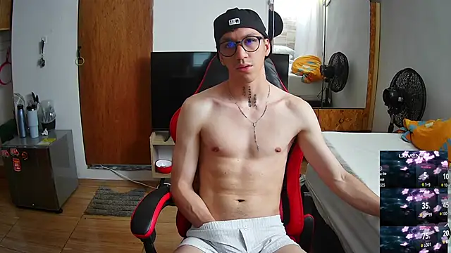 angelicious  online show from November 22, 2025, 1:43 pm