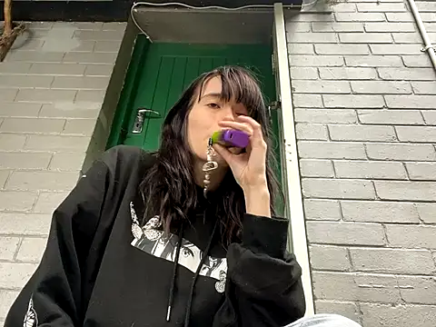 Snapshot of the_holy_t chatting on September 20, 2025, 9:54 am the holy t online show from September 20, 2025, 9:54 am