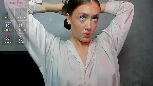 SaraMoren0 online show from September 18, 2025, 1:46 pm