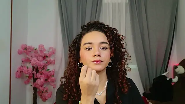 Taylor Tina online show from October 9, 2025, 9:51 am