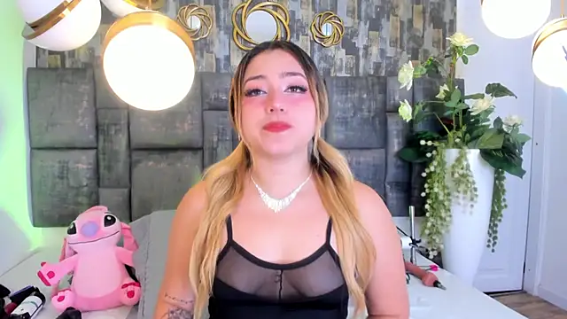 PatyLawrence online show from November 11, 2025, 4:12 am