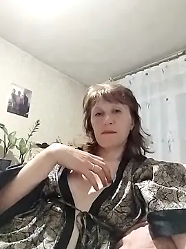 Snapshot of Flower2931 chatting on April 1, 2026, 7:33 pm Flower2931 online show from April 1, 2026, 7:33 pm