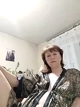 Snapshot of Flower2931 chatting on April 3, 2026, 7:01 pm Flower2931 online show from April 3, 2026, 7:01 pm