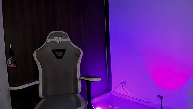 Snapshot of natevillage chatting on October 14, 2025, 11:05 pm natevillage online show from October 14, 2025, 11:05 pm