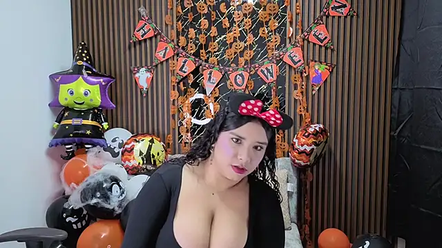 Emy topless online show from October 28, 2025, 11:14 am