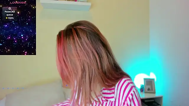 Snapshot of Katty__Rousse chatting on November 12, 2025, 10:41 pm Katty Rousse online show from November 12, 2025, 10:41 pm