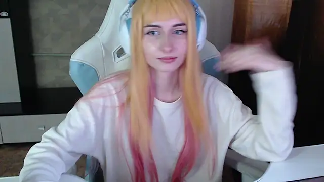 Cutti Crystal online show from February 17, 2026, 3:14 am