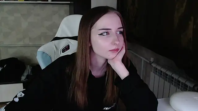 Cutti Crystal online show from February 24, 2026, 9:46 pm