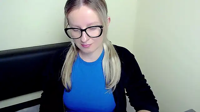 Snapshot of VanillaRose_ chatting on September 12, 2025, 6:24 am VanillaRose online show from September 12, 2025, 6:24 am