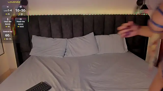 Snapshot of Sophie_Smith19_ chatting on February 24, 2026, 2:15 pm Sophie Smith19 online show from February 24, 2026, 2:15 pm