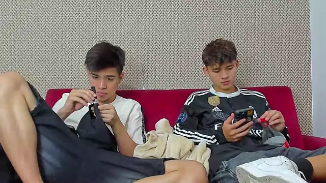 willy sexxx18 online show from February 6, 2026, 7:28 pm