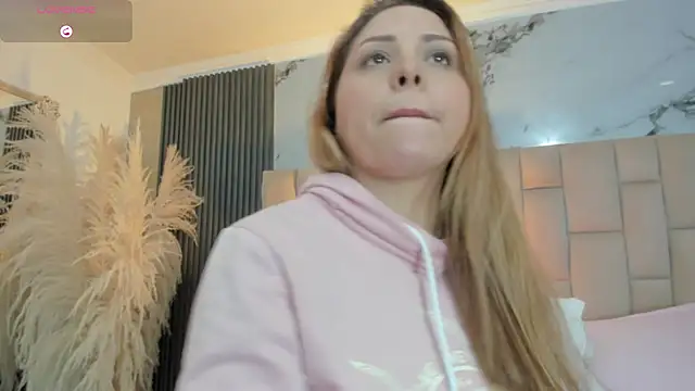 cloesummerr  online show from March 27, 2026, 1:55 pm