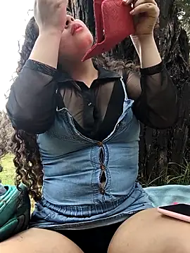 Snapshot of Yaya_watson chatting on November 8, 2025, 8:29 pm Yaya watson online show from November 8, 2025, 8:29 pm