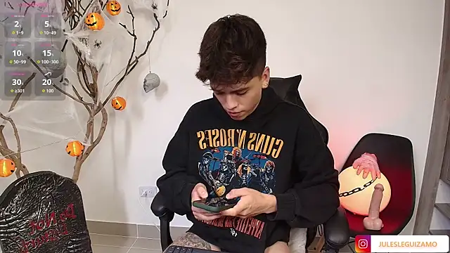 Snapshot of stev_austin_ chatting on October 8, 2025, 9:34 pm stev austin online show from October 8, 2025, 9:34 pm