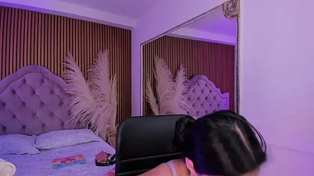 Starbutterflyy  online show from February 8, 2026, 5:11 am