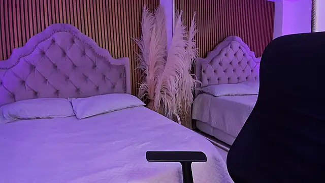 Starbutterflyy  online show from February 25, 2026, 5:06 am