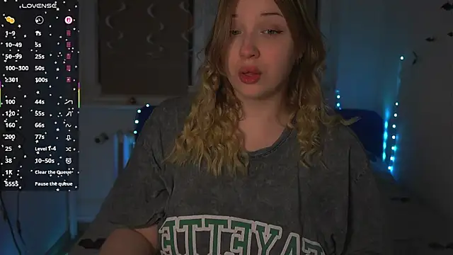 CuteSharloti online show from November 26, 2025, 4:41 pm