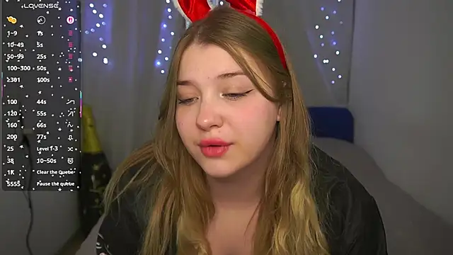 CuteSharloti online show from April 5, 2026, 5:32 pm