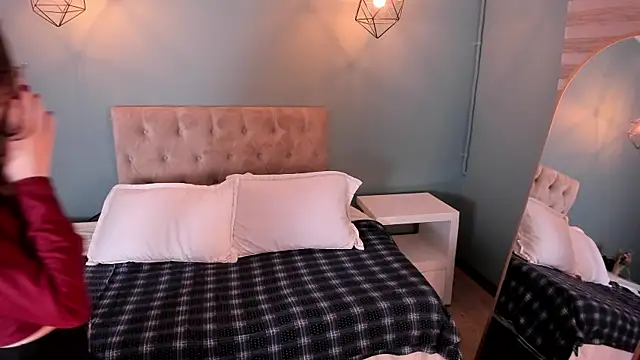 Snapshot of Julianne__ chatting on September 11, 2025, 4:45 am Julianne online show from September 11, 2025, 4:45 am