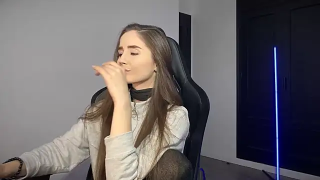 Snapshot of s_meow chatting on November 6, 2025, 10:43 pm s meow online show from November 6, 2025, 10:43 pm