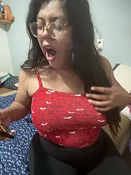 Snapshot of karysweetbeaury chatting on February 15, 2026, 7:32 pm karysweetbeaury online show from February 15, 2026, 7:32 pm