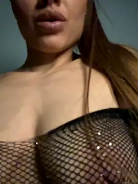 Snapshot of YourJolie chatting on October 21, 2025, 12:22 am YourJolie online show from October 21, 2025, 12:22 am