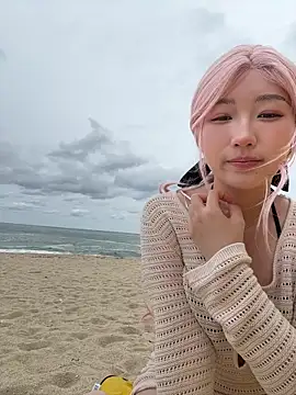 winter11 online show from September 19, 2025, 2:24 am