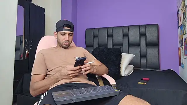 Snapshot of ashtoncooperr chatting on September 27, 2025, 6:35 pm ashtoncooperr online show from September 27, 2025, 6:35 pm