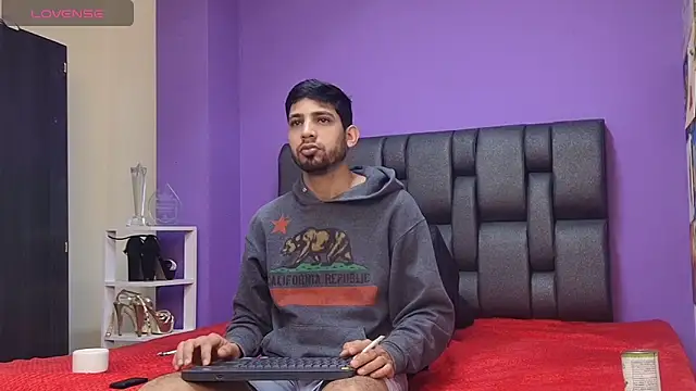 Snapshot of ashtoncooperr chatting on October 13, 2025, 12:27 pm ashtoncooperr online show from October 13, 2025, 12:27 pm