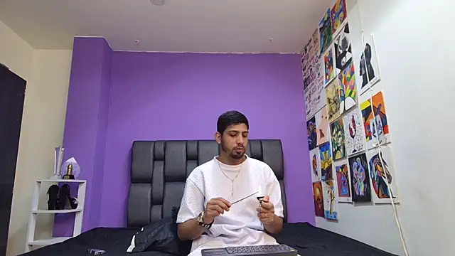 Snapshot of ashtoncooperr chatting on October 17, 2025, 7:27 pm ashtoncooperr online show from October 17, 2025, 7:27 pm