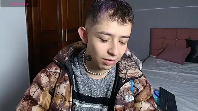 Snapshot of Aleecandrews chatting on September 27, 2025, 7:41 pm Aleecandrews online show from September 27, 2025, 7:41 pm