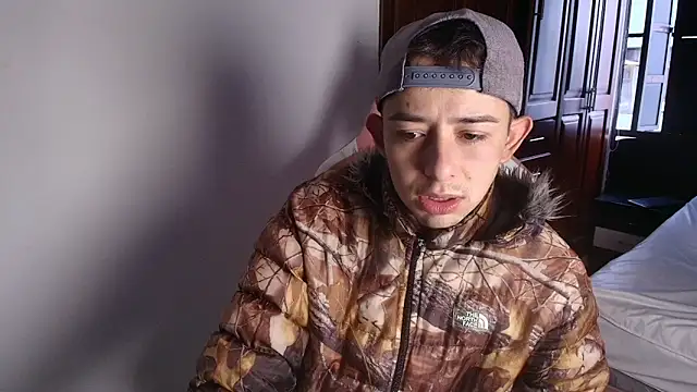 Snapshot of Aleecandrews chatting on October 9, 2025, 7:34 pm Aleecandrews online show from October 9, 2025, 7:34 pm