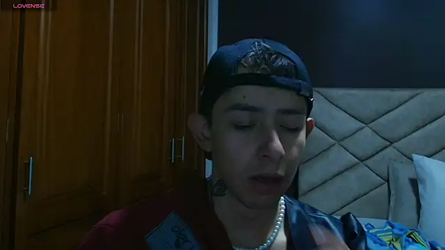 Snapshot of Aleecandrews chatting on October 30, 2025, 7:47 pm Aleecandrews online show from October 30, 2025, 7:47 pm