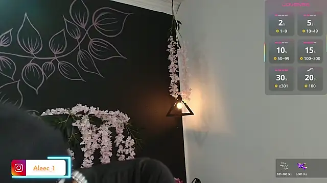 Snapshot of Aleecandrews chatting on November 11, 2025, 7:25 pm Aleecandrews online show from November 11, 2025, 7:25 pm