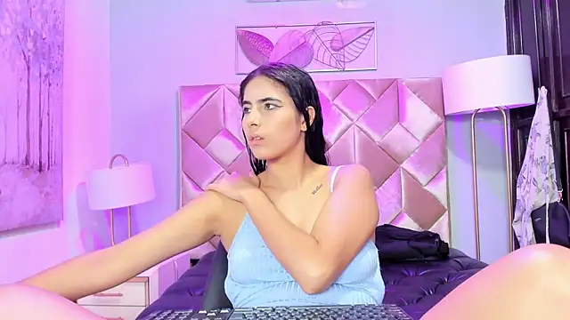 DanniaKross online show from September 20, 2025, 4:35 am