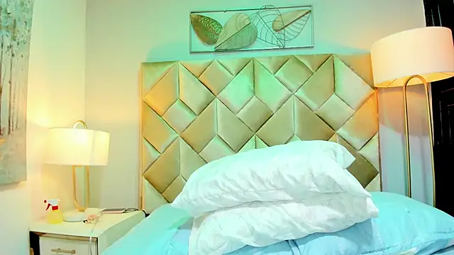 DanniaKross online show from September 27, 2025, 9:25 am