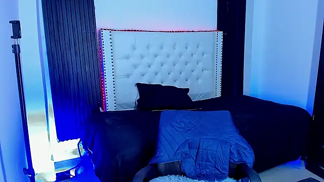 Latin Boyss  online show from October 19, 2025, 7:36 pm