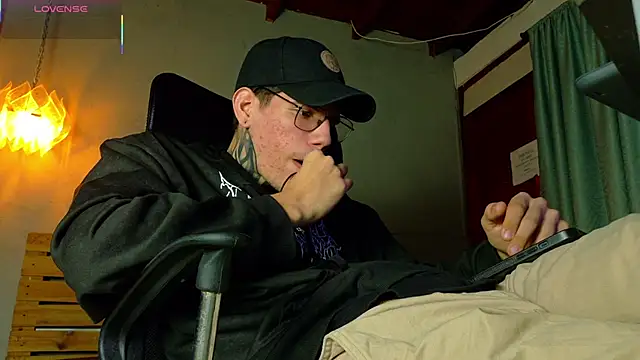 david huge online show from April 3, 2026, 3:37 am