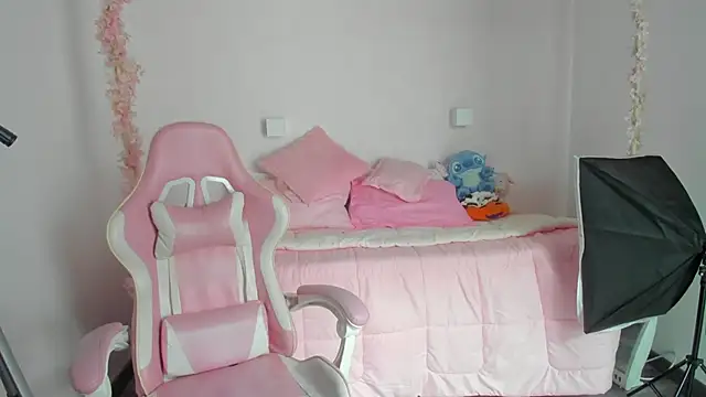 camiicherry online show from June 5, 2026, 7:52 pm