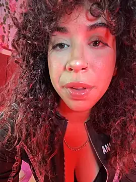 collins Daph online show from October 4, 2025, 5:33 pm