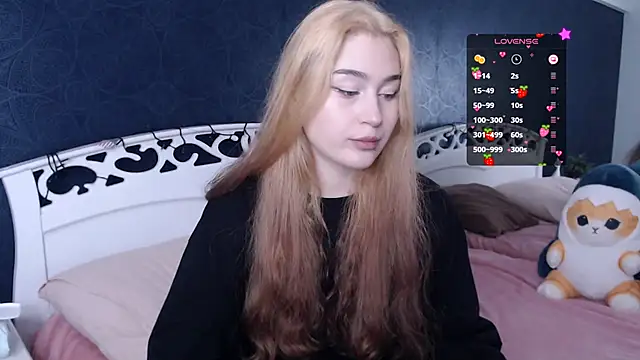 Snapshot of Lili_Luuu chatting on October 16, 2025, 2:45 am Lili Luuu online show from October 16, 2025, 2:45 am