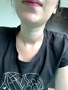 Snapshot of Megan_colsom chatting on October 31, 2025, 4:19 pm Megan colsom online show from October 31, 2025, 4:19 pm