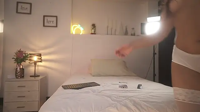 Snapshot of ximena_cortez_03 chatting on October 30, 2025, 1:51 am ximena cortez 03 online show from October 30, 2025, 1:51 am